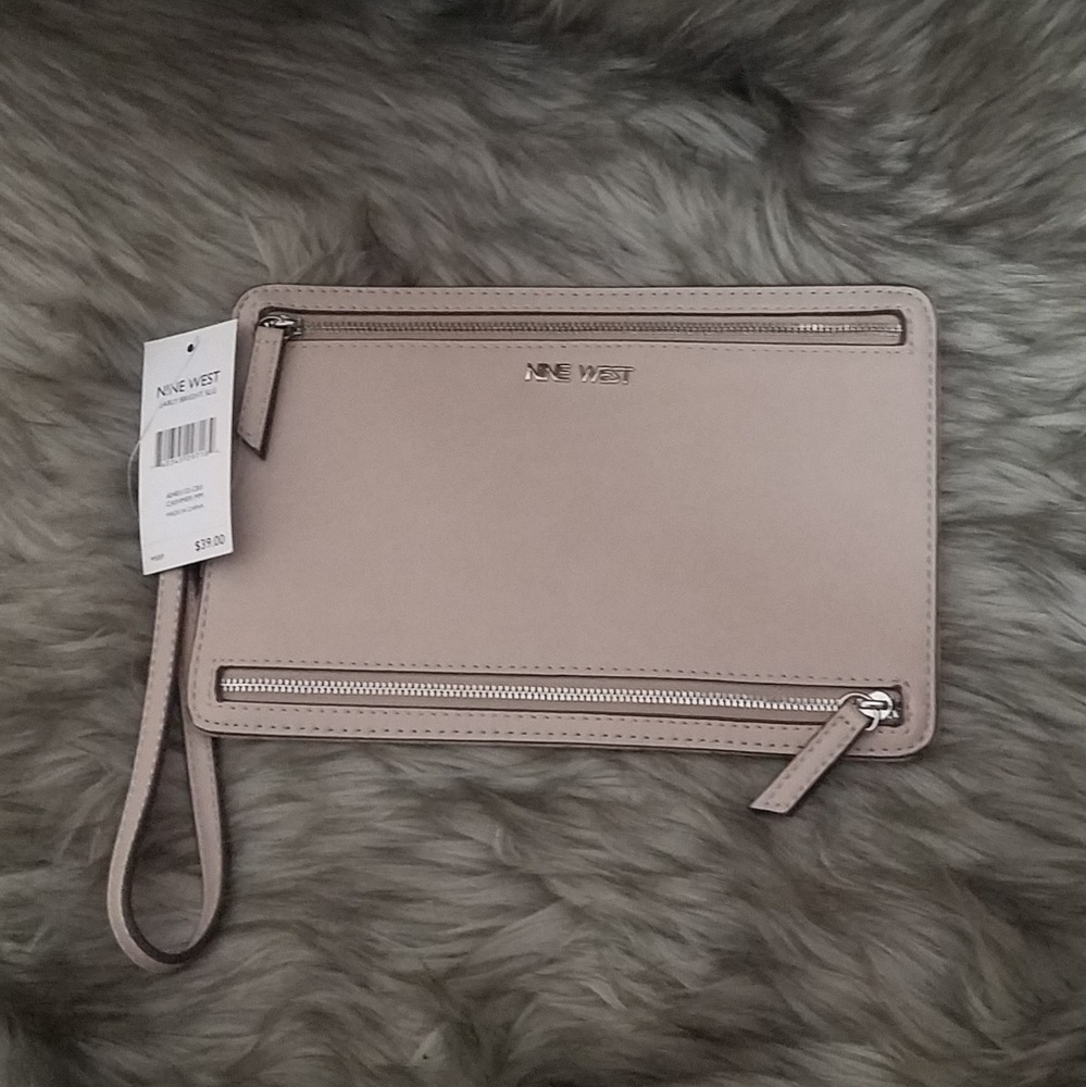 Nine West wristlet clutch